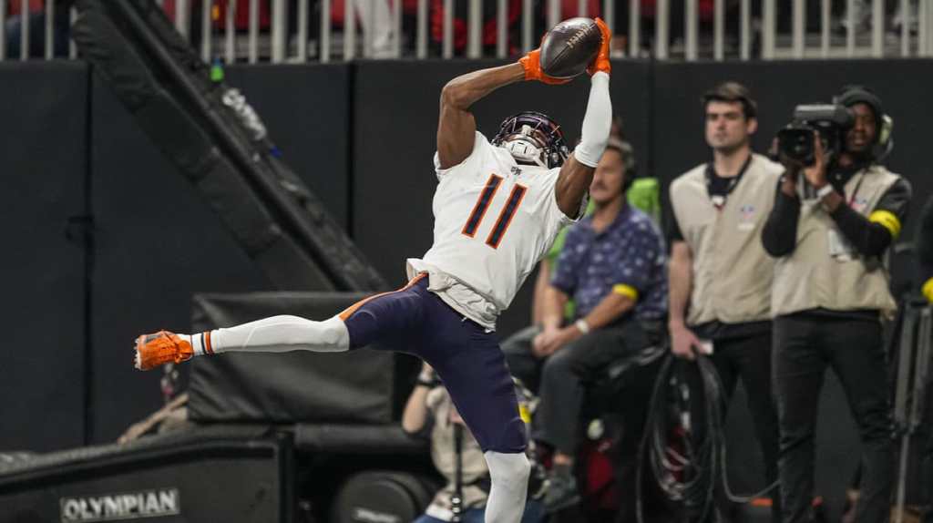 Darnell Mooney catching a football