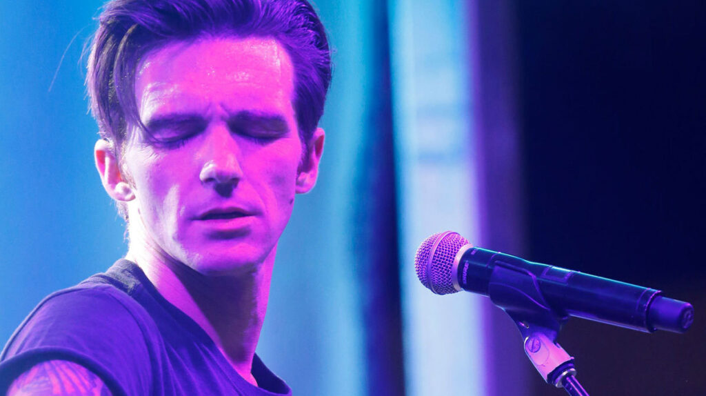 Drake Bell took center stage and wowed the crowd with song of his hits as the crowd sang along and took photos and video, during MinerPalooza 2018