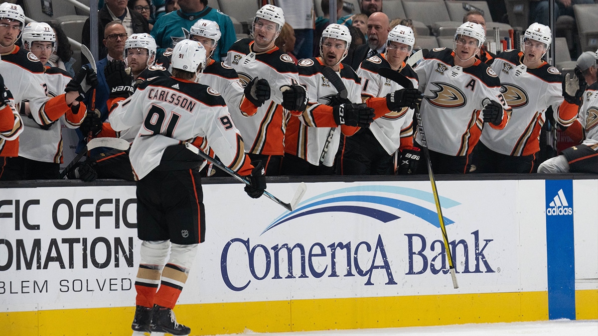 Anaheim Ducks center Leo Carlsson (91) celebrates with the team during the first period against the San Jose Sharks at SAP Center at San Jose.