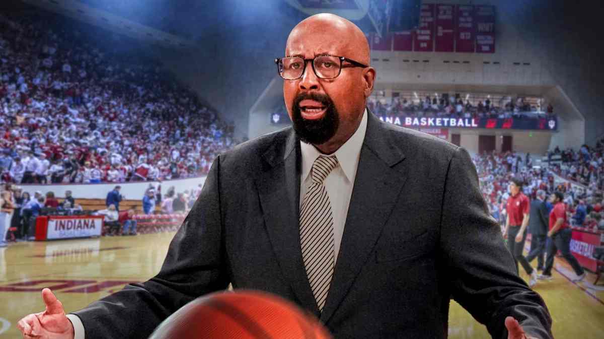 Indiana basketball, Hoosiers, Mike Woodson, Kaleb Banks, Payton Sparks, Mike Woodson upset with Indiana basketball arena in the background