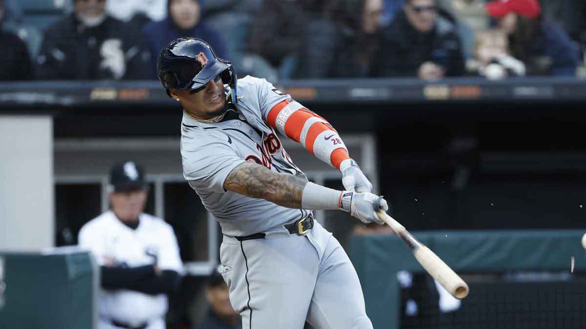Detroit Tigers shortstop Javier Baez (28) breaks his bat during the ninth inning of the Opening Day game against the Chicago White Sox at Guaranteed Rate Field.