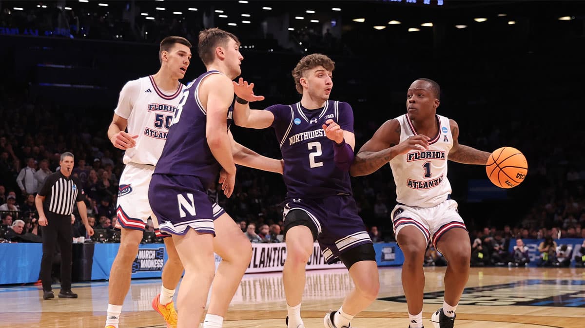 Florida Atlantic Owls guard Johnell Davis (1) drives against Northwestern Wildcats forward Nick Martinelli (2) in the first round of the 2024 NCAA Tournament at the Barclays Center