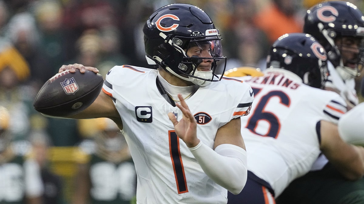 Chicago Bears quarterback Justin Fields (1) throws a pass during the first quarter against the Green Bay Packers at Lambeau Field.