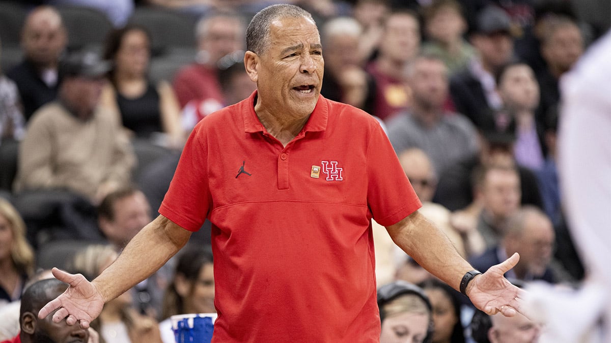  Houston Cougars head coach Kelvin Sampson reacts from the sidelines in the first half against the Texas Tech Red Raiders at T-Mobile Center