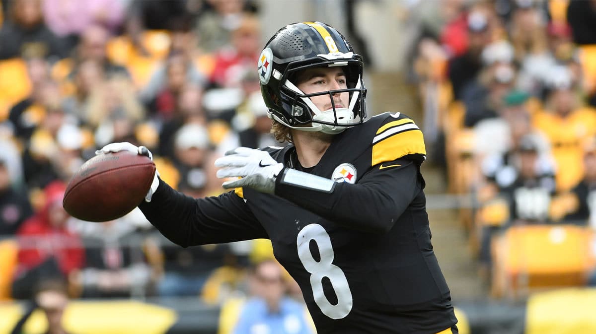 Pittsburgh Steelers quarterback Kenny Pickett (8) against the Arizona Cardinals during the second quarter at Acrisure Stadium. 