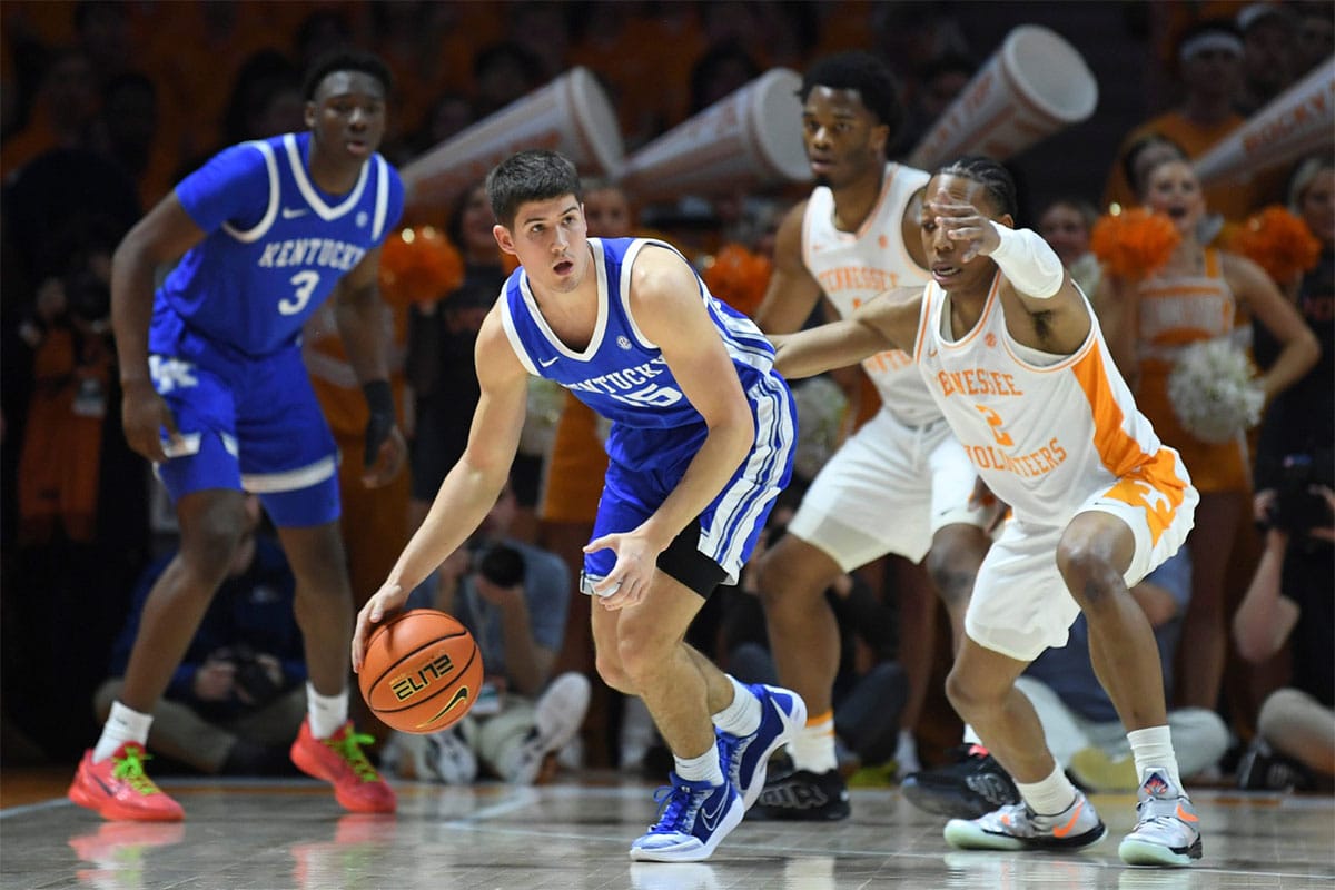 Kentucky guard Reed Sheppard (15) dribbles the ball while defended by Tennessee guard Jordan Gainey (2) during an NCAA college basketball game between Tennessee and Kentucky in Knoxville, Tenn.,