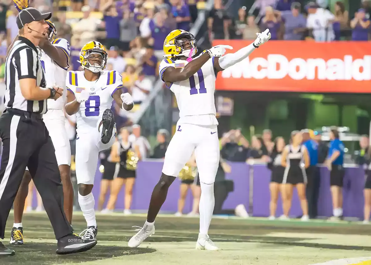 Brian Thomas Jr (11) pick six and scores a touchdown as the LSU Tigers take on the the Army Black Knights