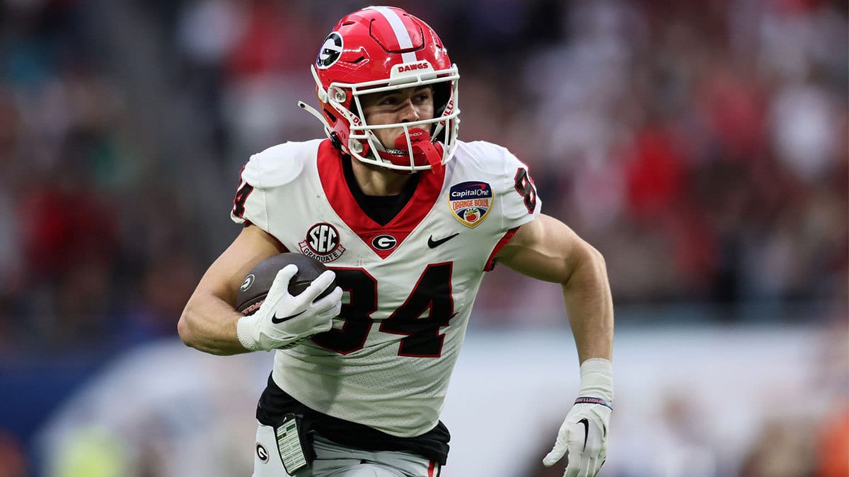 Georgia Bulldogs wide receiver Ladd McConkey (84) makes a catch and runs for touchdown against the Florida State Seminoles during the first half in the 2023 Orange Bowl at Hard Rock Stadium.