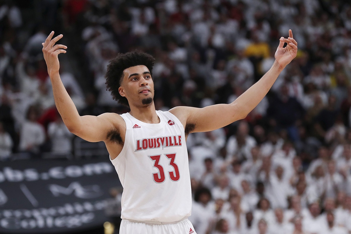 Louisville F Jordan Nwora (33) pumped up the crowd during the last seconds of their 58-43 win against No. 4 Michigan in Louisville, Ky. on Dec. 3, 2019.