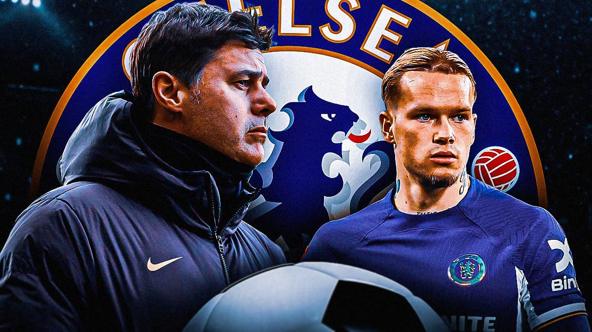Mauricio Pochettino and Mykhailo Mudryk in front of the Chelsea logo
