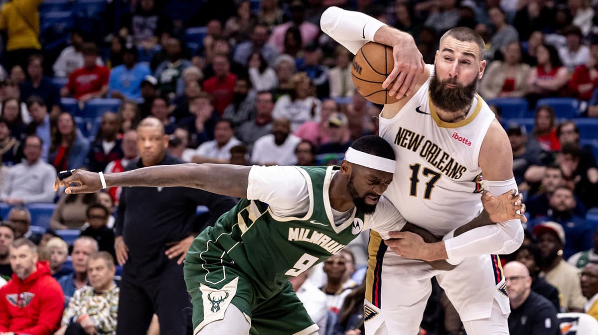 New Orleans Pelicans center Jonas Valanciunas (17) fights for position against Milwaukee Bucks forward Bobby Portis (9) during the second half at Smoothie King Center.