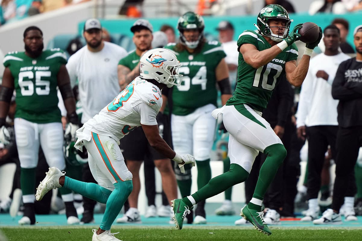 ; New York Jets wide receiver Allen Lazard (10) makes a catch in front of Miami Dolphins cornerback Eli Apple (33) during the second half at Hard Rock Stadium