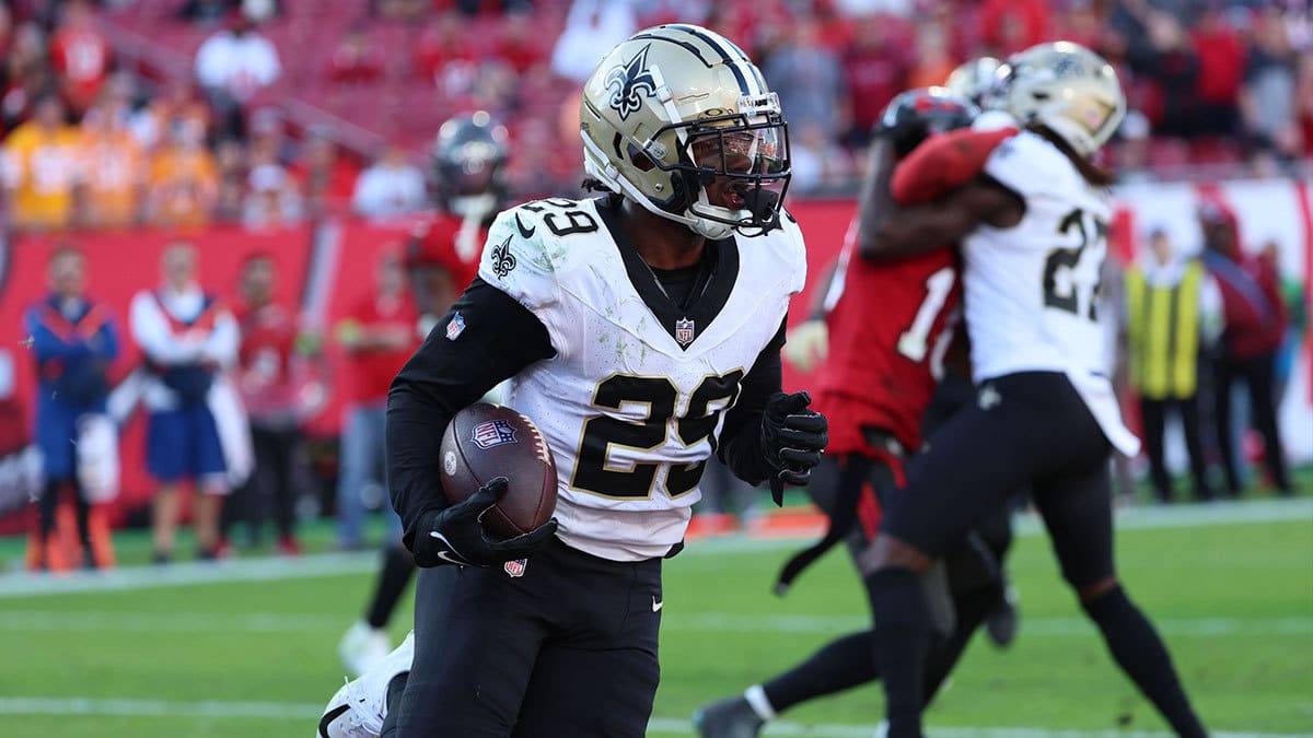 New Orleans Saints cornerback Paulson Adebo (29) intercepted the ball for the 2-point conversion over against the Tampa Bay Buccaneers