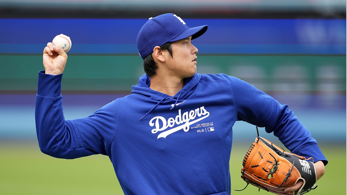 Shohei Ohtani warming up on the Los Angeles Dodgers