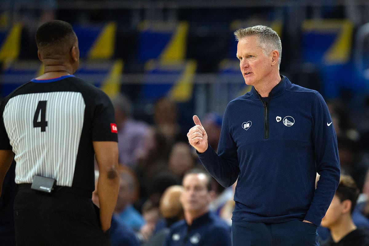Golden State Warriors head coach Steve Kerr confers with referee Sean Wright (4) during the first quarter at Chase Center.