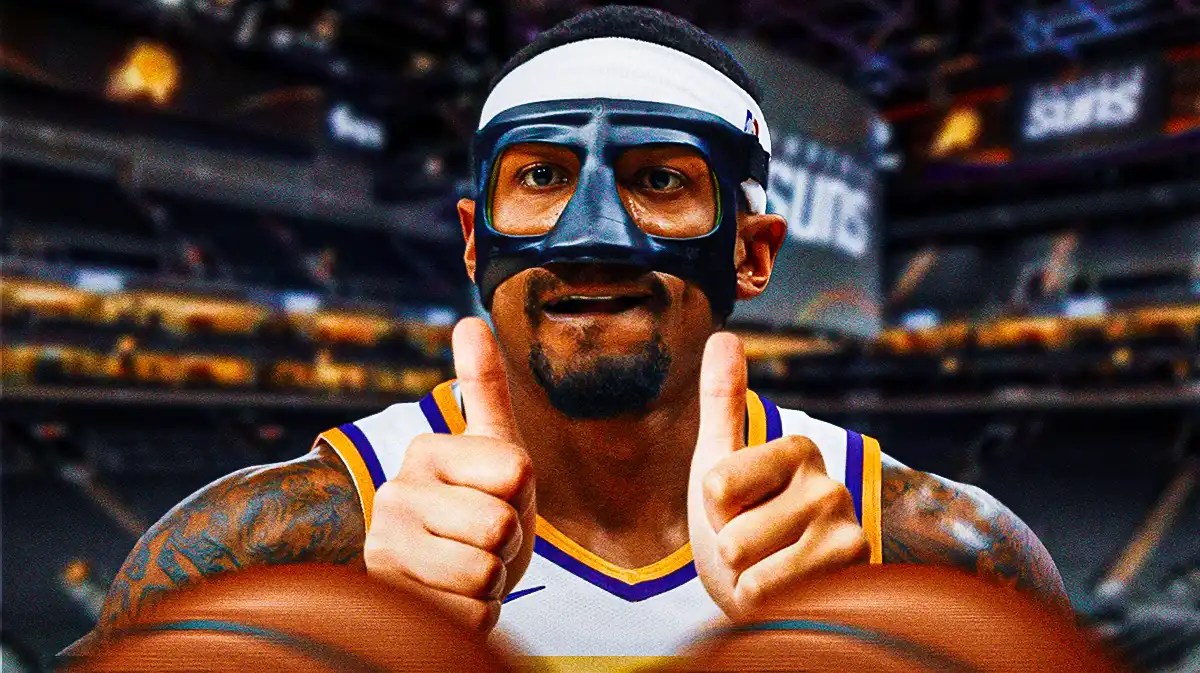 Phoenix Suns guard Bradley Beal with his thumbs up.