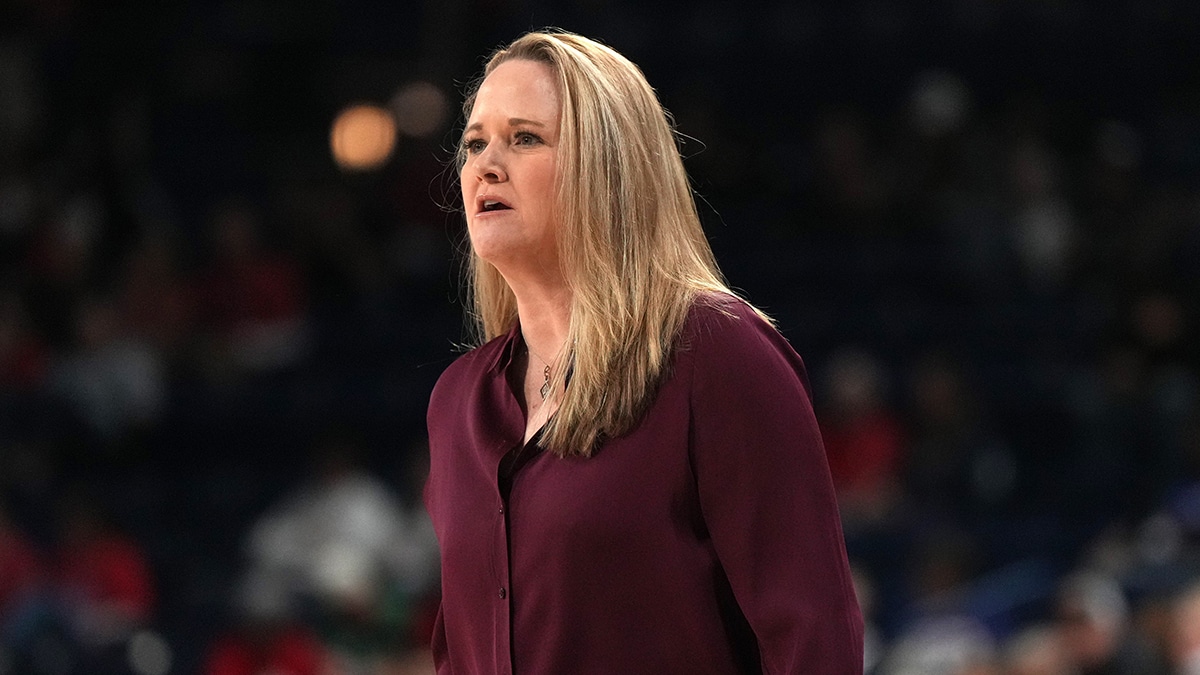 Utah Utes head coach Lynn Roberts reacts against the South Dakota State Jackrabbits 