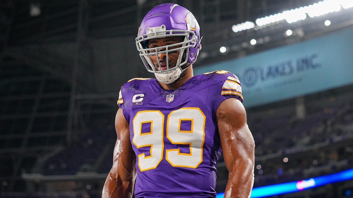 Minnesota Vikings linebacker Danielle Hunter (99) warms up before the game against the Chicago Bears at U.S. Bank Stadium.