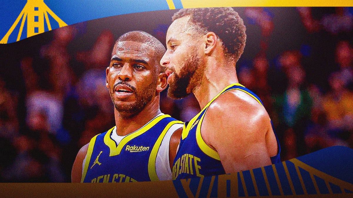 Warriors' Chris Paul stands next to Stephen Curry amid his ankle injury
