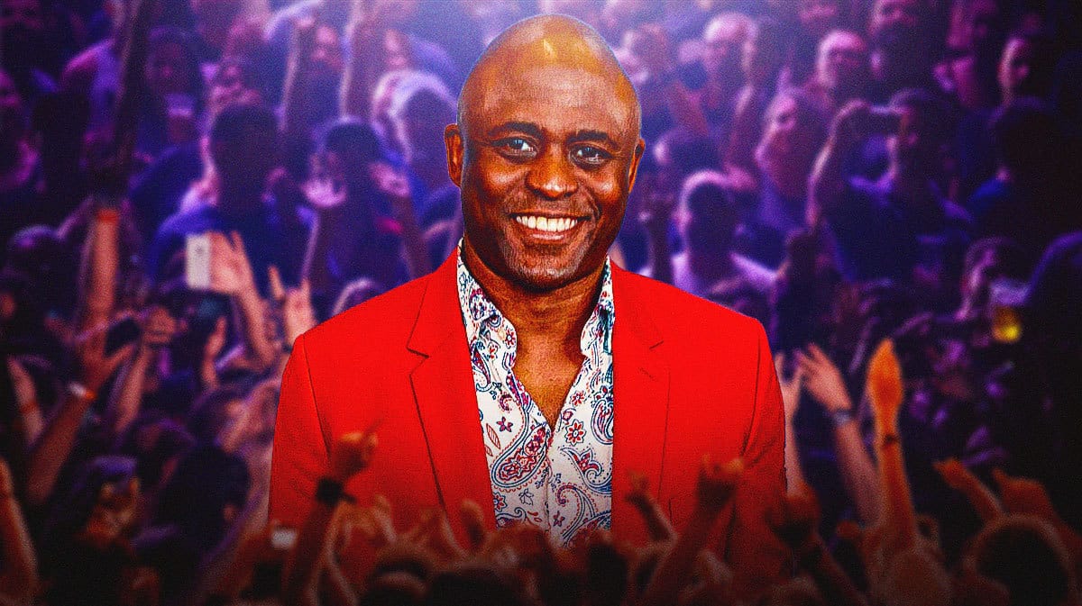 Wayne Brady with fans.