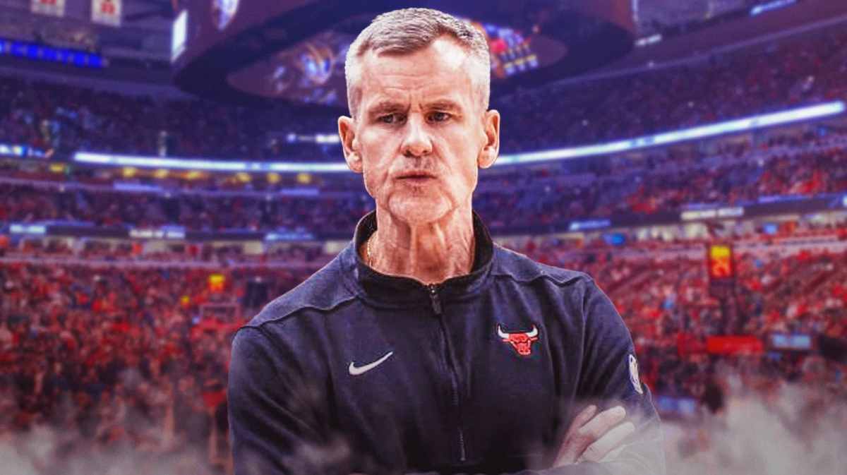 Bulls, Bulls schedule, Billy Donovan, Billy Donovan Bulls, Trailblazers, Billy Donovan with Bulls arena in the background