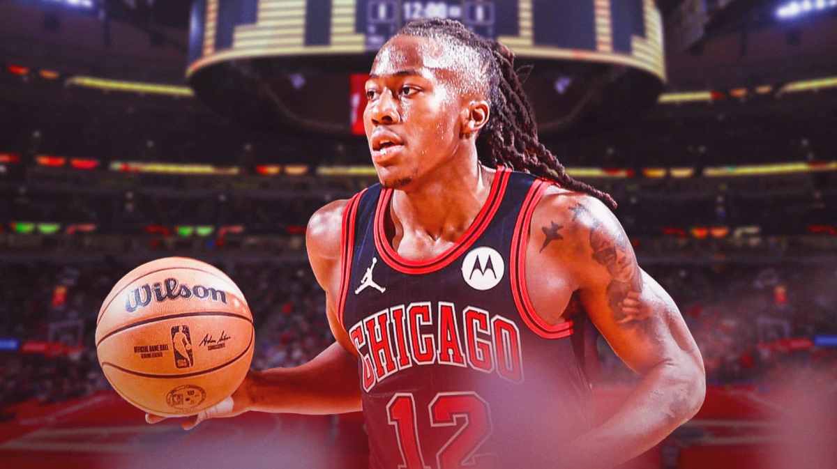 Ayo Dosunmu, Bulls, Billy Donovan, Ayo Dosunmu Bulls, Billy Donovan Bulls, Ayo Dosunmu with Bulls arena in the background