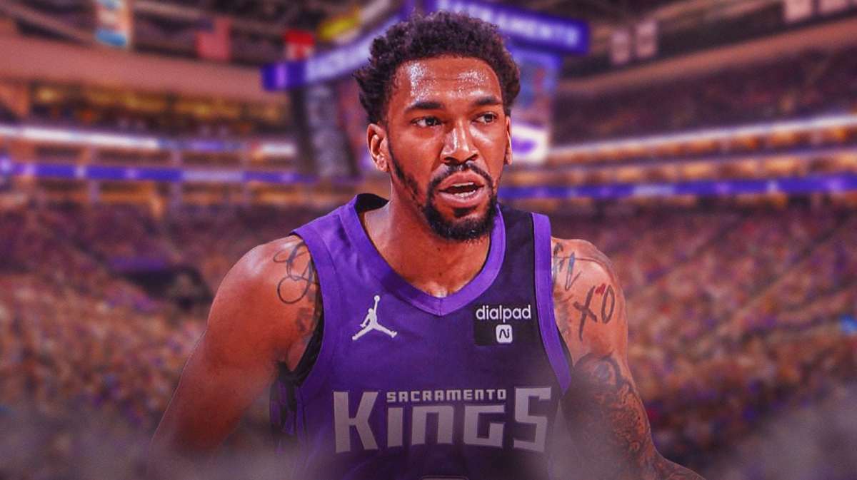 Kings' Malik Monk looks at Warriors crowd before injury