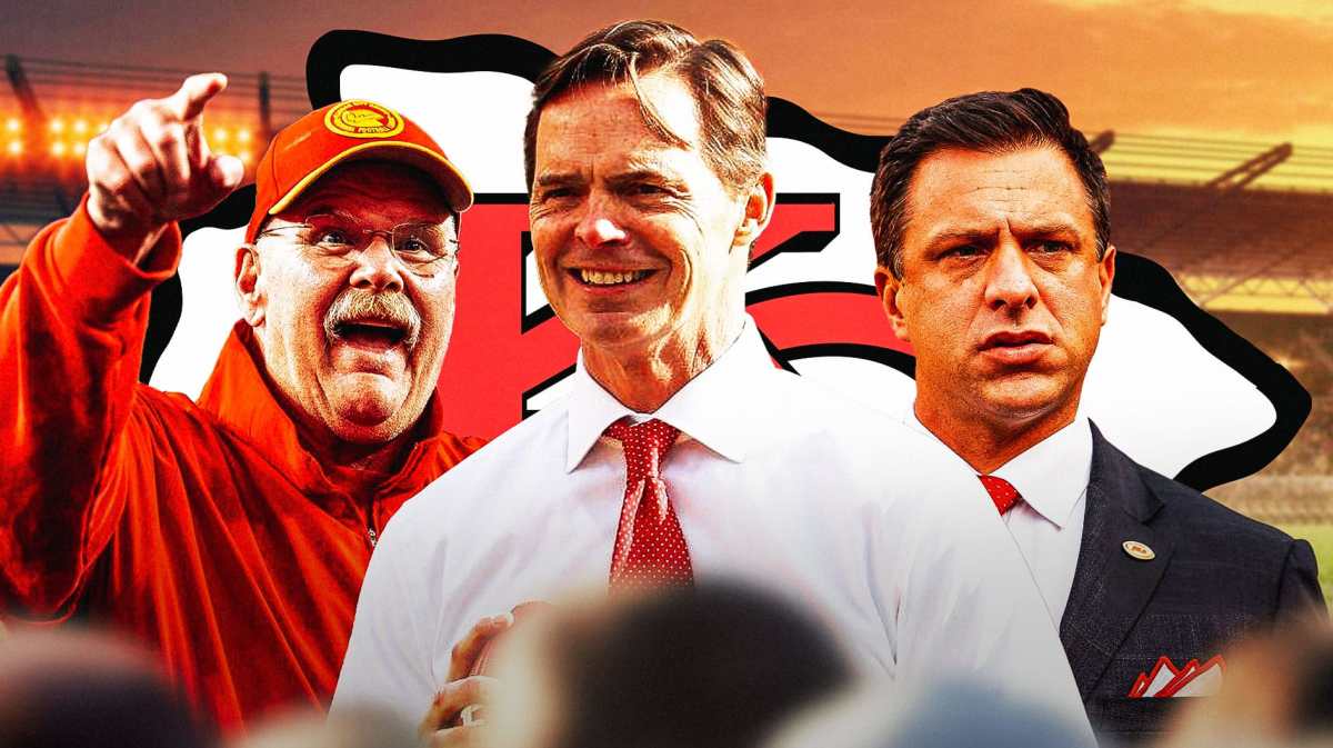 Chiefs' Andy Reid reacts to contract exetension, Brett Veach, Mark Donovan, Patrick Mahomes, Super Bowls fans in background