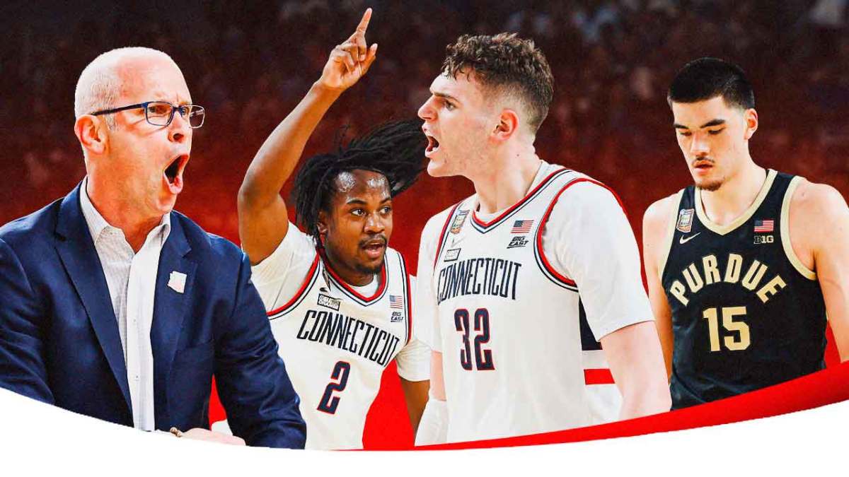 UConn basketball coach Dan Hurley looking at Zach Edey.
