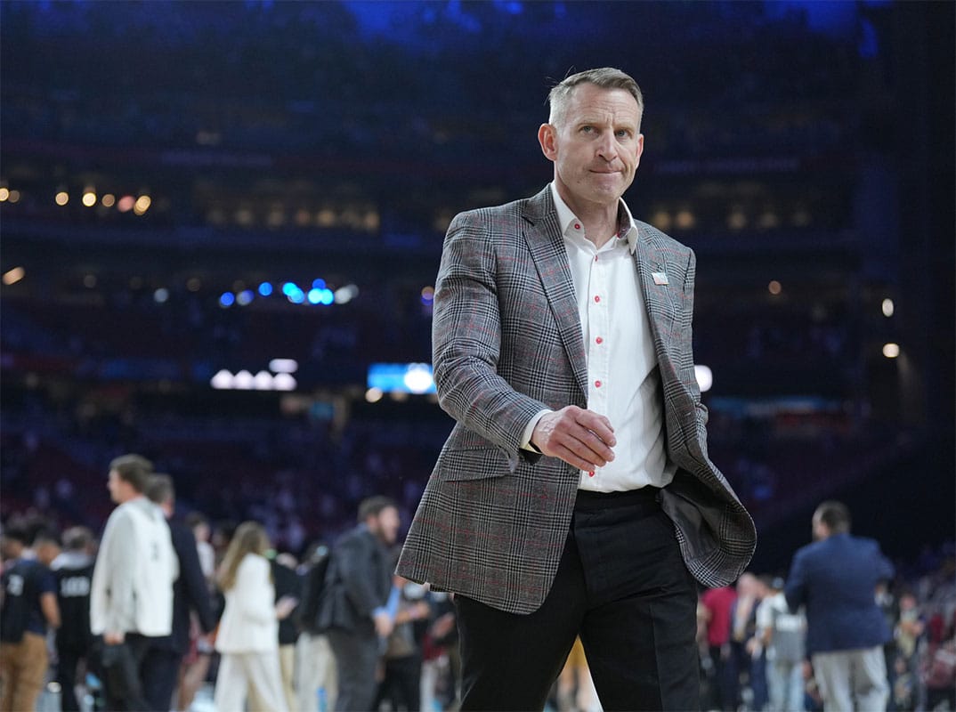 Alabama Crimson Tide head coach Nate Oats walks off the court after his team lost to the Connecticut Huskies in the semifinals of the men's Final Four of the 2024 NCAA Tournament at State Farm Stadium.