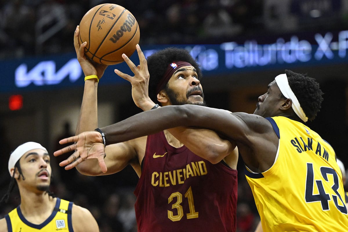 Cleveland Cavaliers center Jarrett Allen (31) looks to shoot beside Indiana Pacers forward Pascal Siakam (43) in the second quarter at Rocket Mortgage FieldHouse.