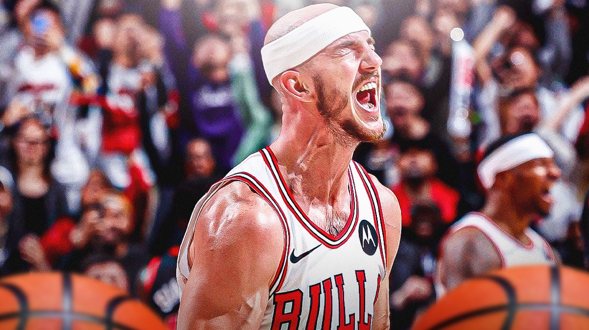 Alex Caruso, Bulls, Alex Caruso injury, Bulls Heat, NBA play-in tournament, Alex Caruso with Bulls arena in the background