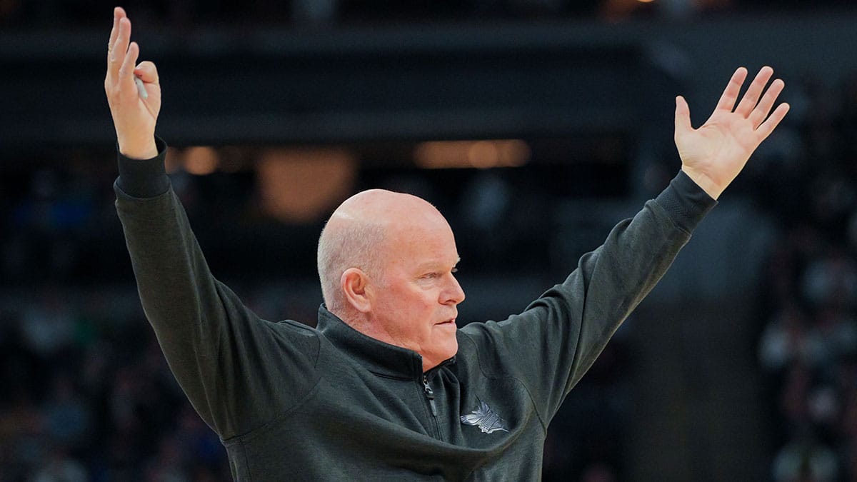 Charlotte Hornets head coach Steve Clifford reacts to a call against the Minnesota Timberwolves in the second quarter at Target Center. 