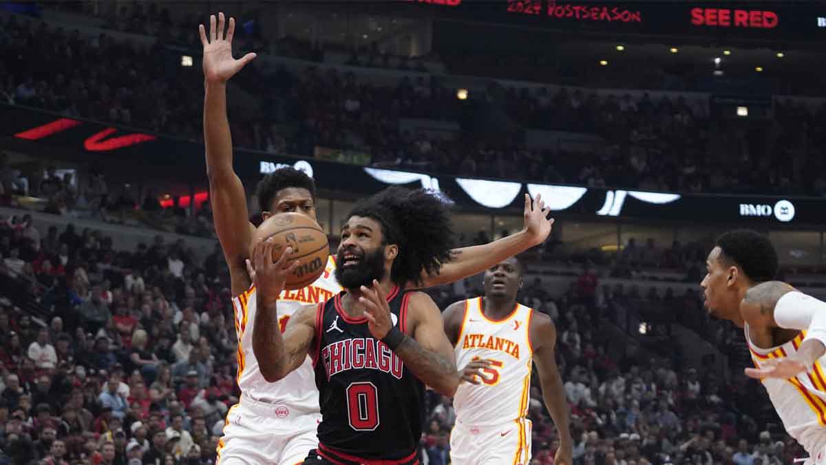 Atlanta Hawks forward De'Andre Hunter (12) defends Chicago Bulls guard Coby White (0) during the first quarter during a play-in game of the 2024 NBA playoffs at United Center. 