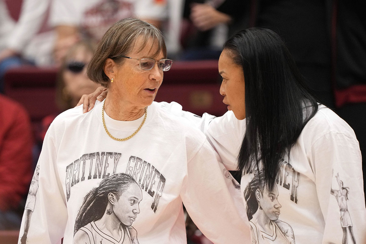 Stanford Cardinal head coach Tara VanDerveer (left) talks to South Carolina Gamecocks head coach Dawn Staley (right) before the game.