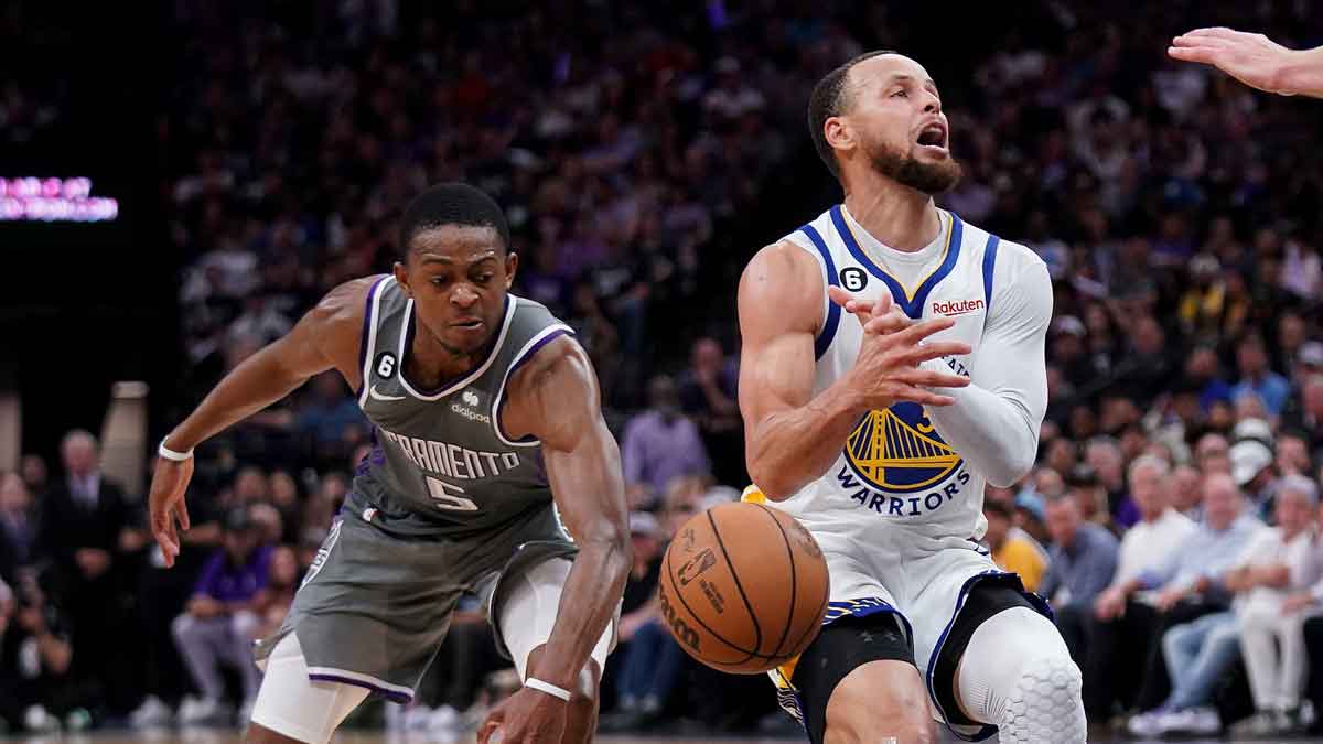 Kings' De'Aaron Fox attempts steal on Warriors' Stephen Curry ahead of NBA Playoffs
