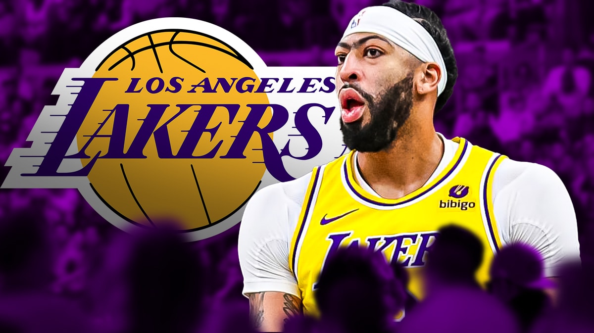 Lakers' Anthony Davis looks at Pelicans crowd after injury