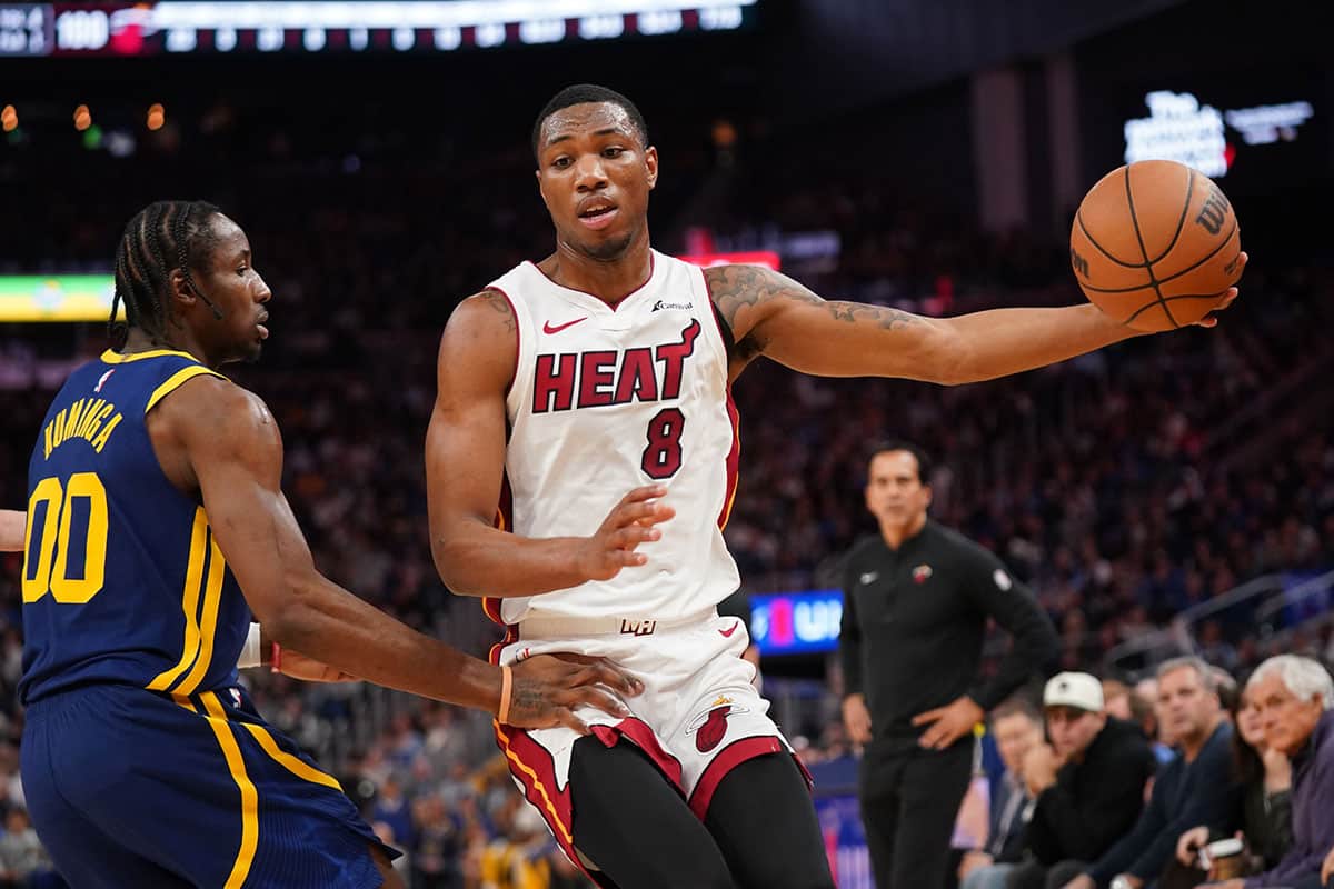 Miami Heat forward Jamal Cain (8) holds onto the ball next to Golden State Warriors forward Jonathan Kuminga (00) in the fourth quarter at the Chase Center.