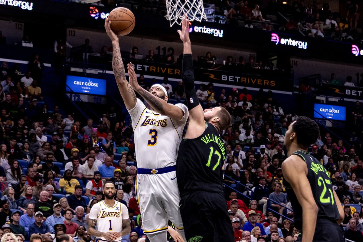 Los Angeles Lakers forward Anthony Davis (3) drives to the basket against New Orleans Pelicans center Jonas Valanciunas (17) during the second half at Smoothie King Center.