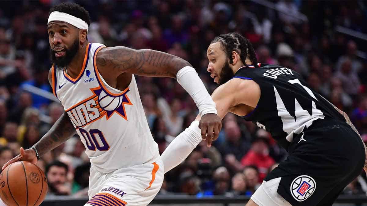 Phoenix Suns forward Royce O'Neale (00) moves the ball against Los Angeles Clippers guard Amir Coffey (7) during the second half at Crypto.com Arena.