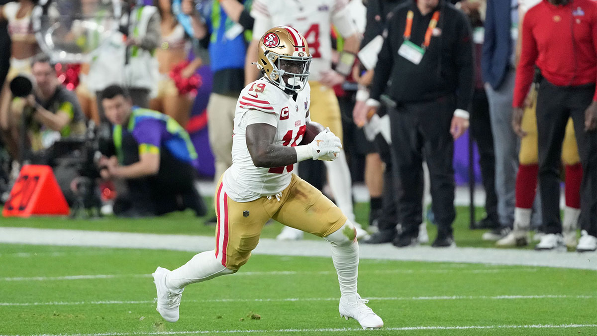 San Francisco 49ers wide receiver Deebo Samuel (19) runs with the ball against the Kansas City Chiefs during the third quarter of Super Bowl LVIII at Allegiant Stadium