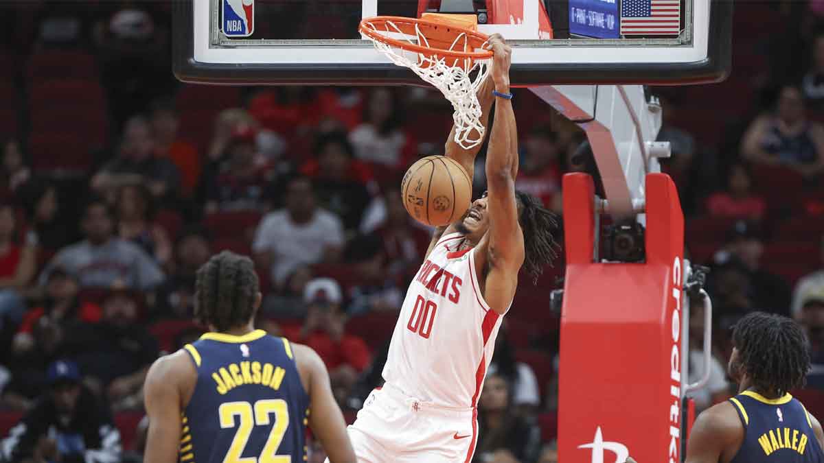 Houston Rockets forward Jermaine Samuels Jr. (00) dunks the ball during the fourth quarter against the Indiana Pacers at Toyota Center.