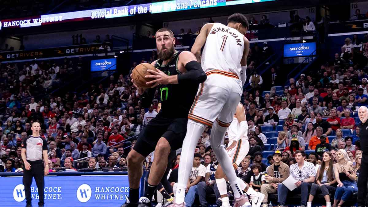 New Orleans Pelicans center Jonas Valanciunas (17) drives to the basket against San Antonio Spurs center Victor Wembanyama (1) during the first half at Smoothie King Center