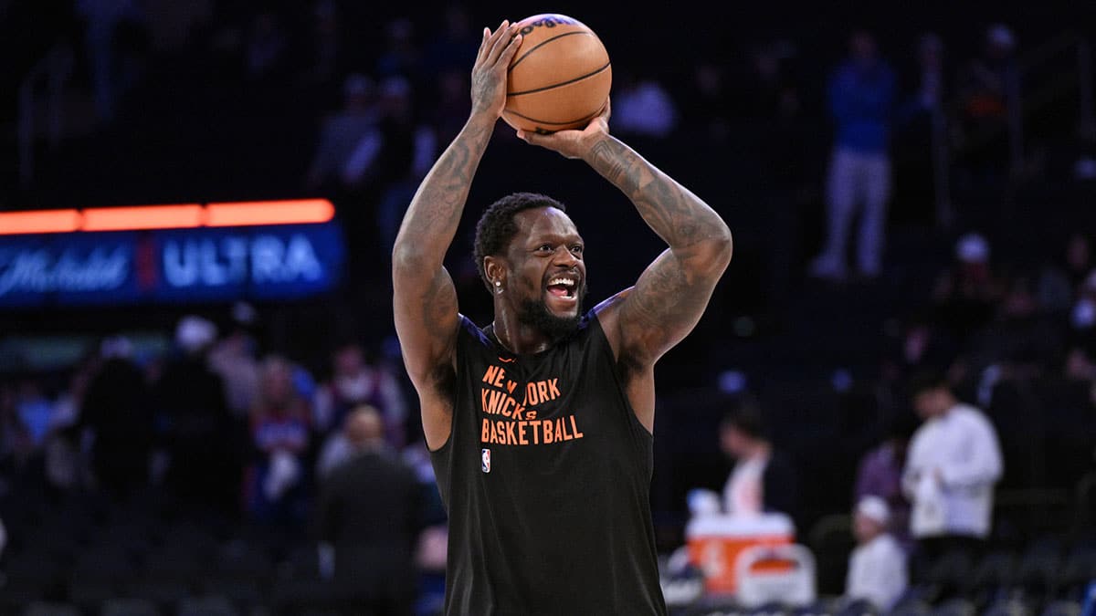 New York Knicks forward Julius Randle (30) warms up before a game against the New York Knicks at Madison Square Garden.