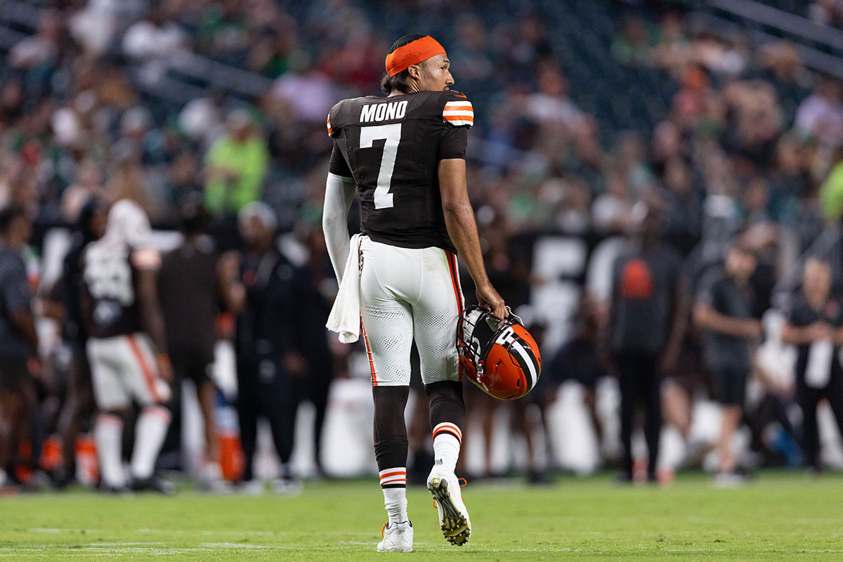 Cleveland Browns quarterback Kellen Mond (7) walks off the field after a possession during the fourth quarter against the Philadelphia Eagles at Lincoln Financial Field.