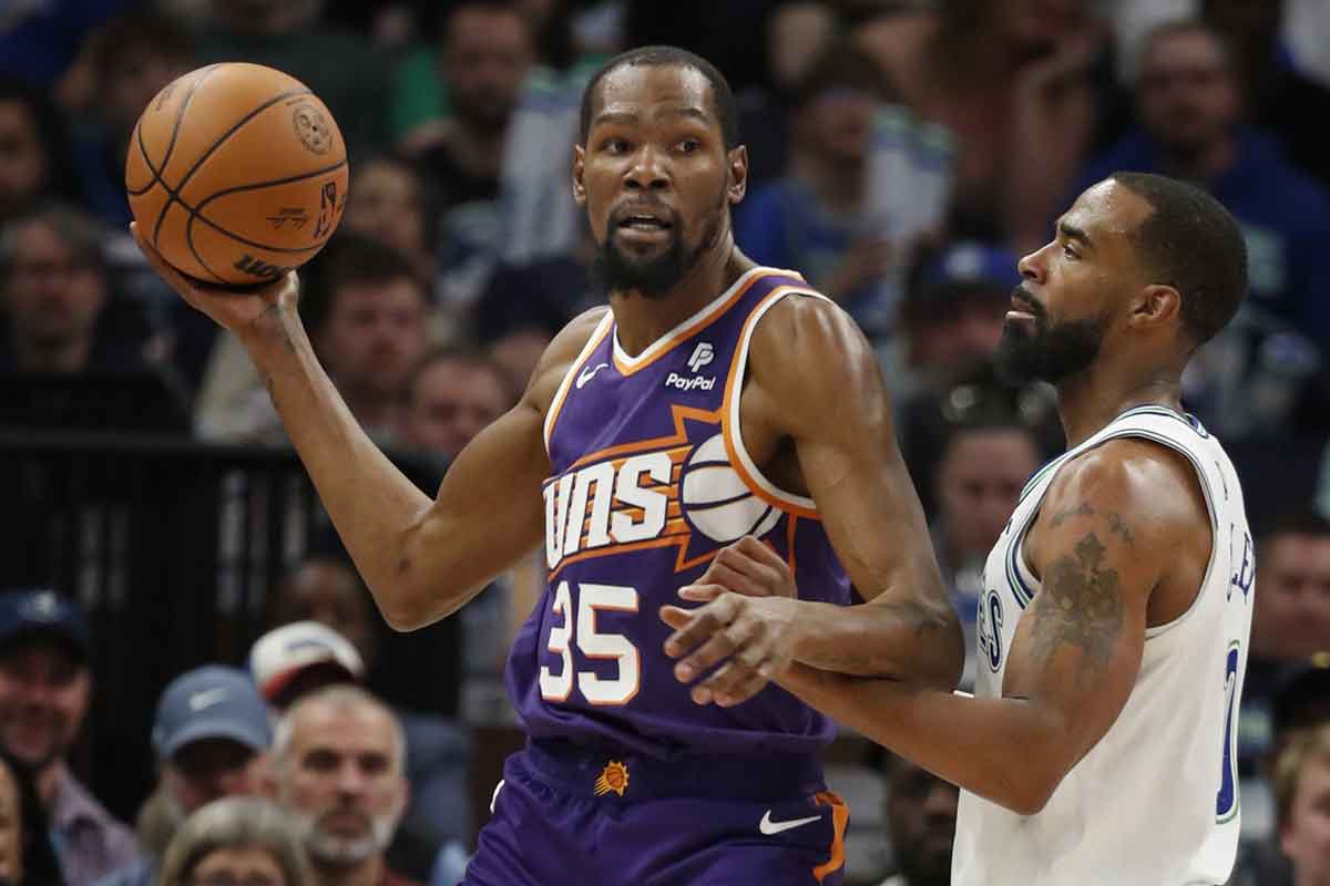 Kevin Durant guarded by Mike Conley in a Timberwolves vs. Suns matchup