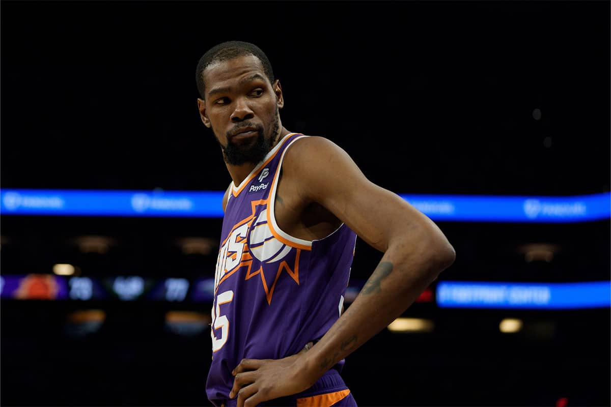 Phoenix Suns forward Kevin Durant (35) reacts between plays against the New Orleans Pelicans in the second half at Footprint Center.