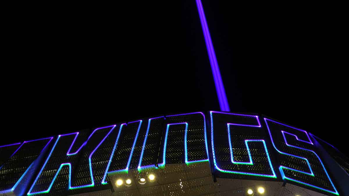 Kings' beam shines before NBA Playoffs game against Warriors
