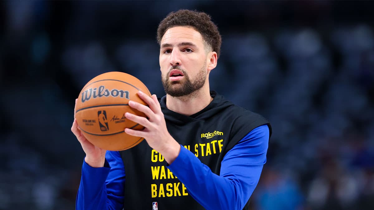 Golden State Warriors guard Klay Thompson (11) warms up before the game against the Dallas Mavericks at American Airlines Center