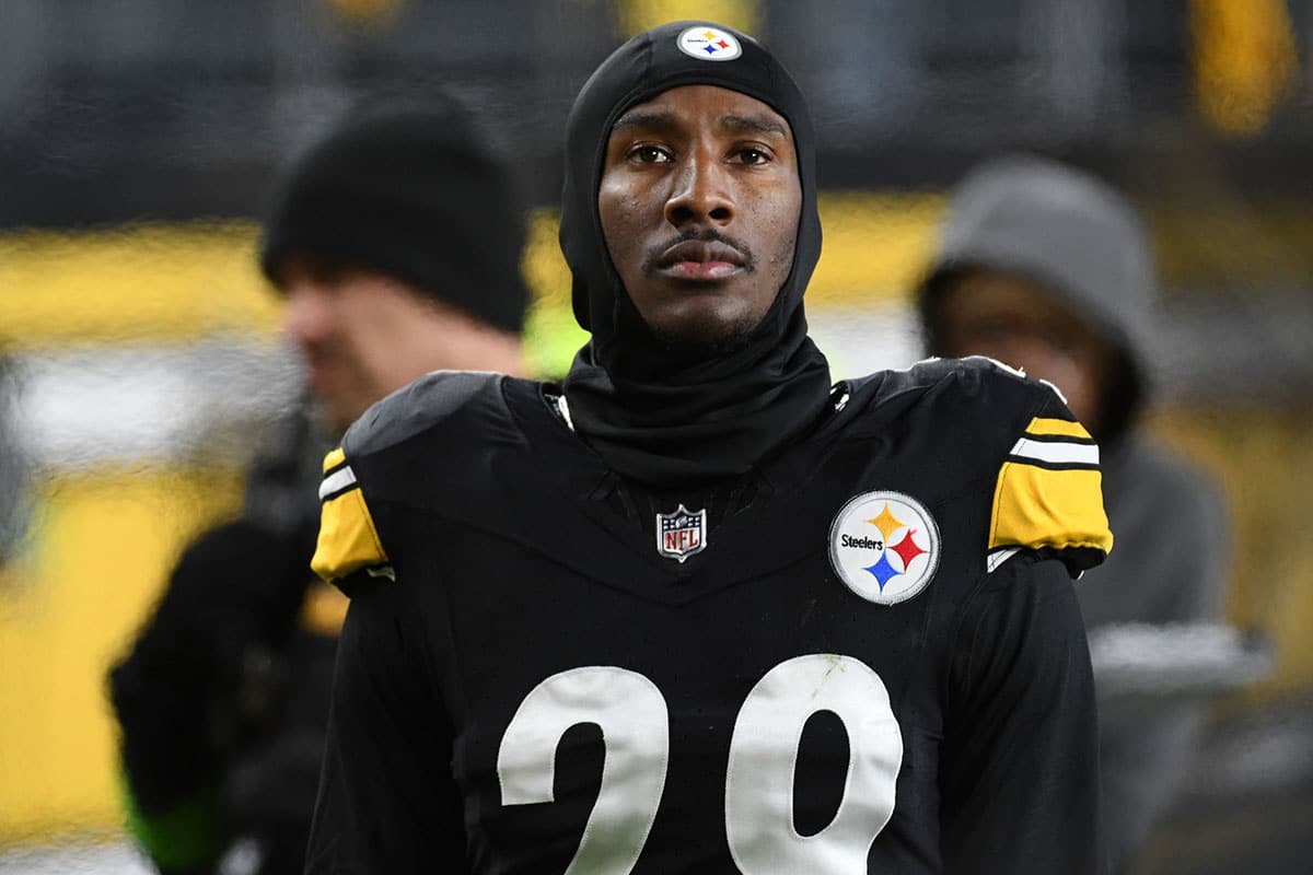 Pittsburgh Steelers cornerback Levi Wallace (29) on the sidelines in a game against the Tennessee Titansat Acrisure Stadium. 